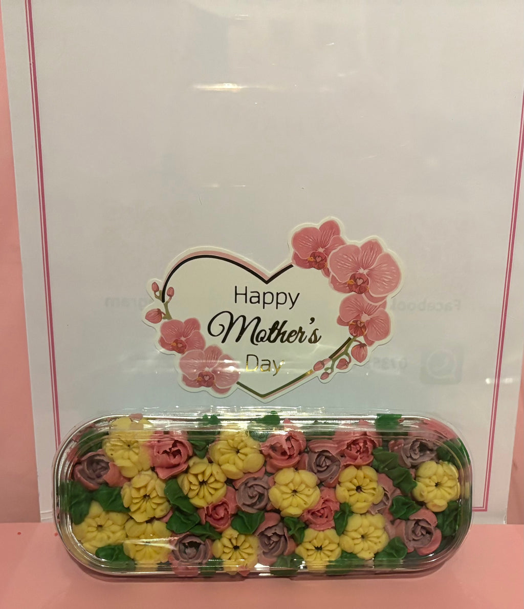 Floral mini cake tins